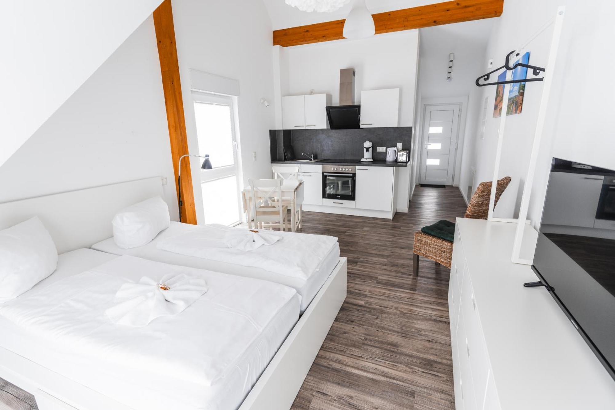Hotel Apartments Restaurant Cala Luna Marburg Ngoại thất bức ảnh