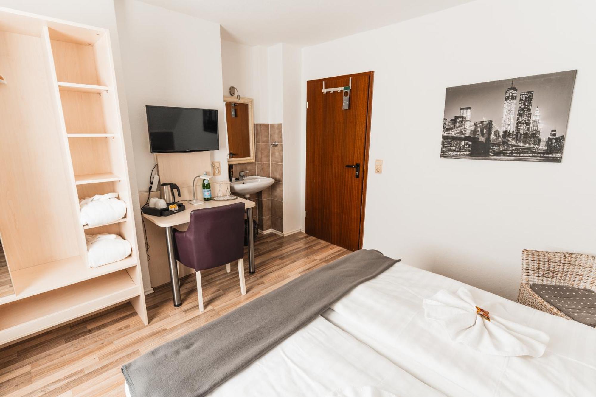 Hotel Apartments Restaurant Cala Luna Marburg Ngoại thất bức ảnh